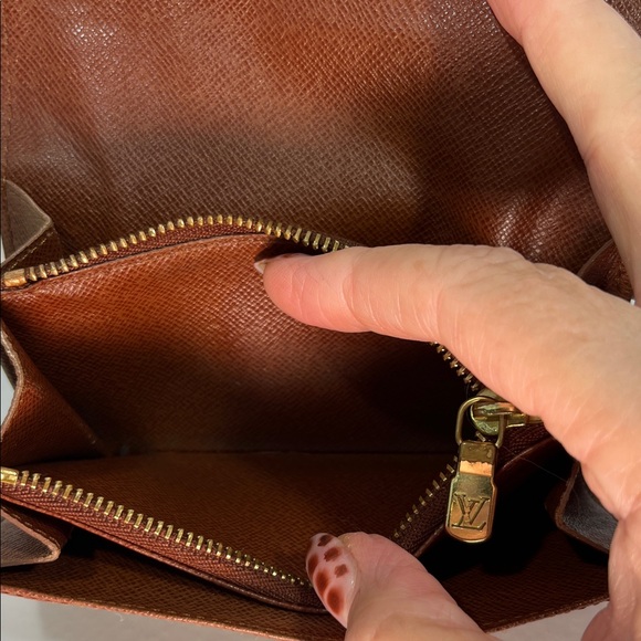 Louis Vuitton Brown and Gold Monogram Clutch - Picture 5 of 6